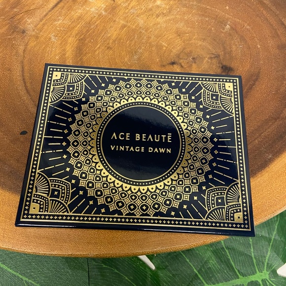 Ace BEAUTE Vintage Dawn Eyeshadow Palette NWT - Picture 3 of 7
